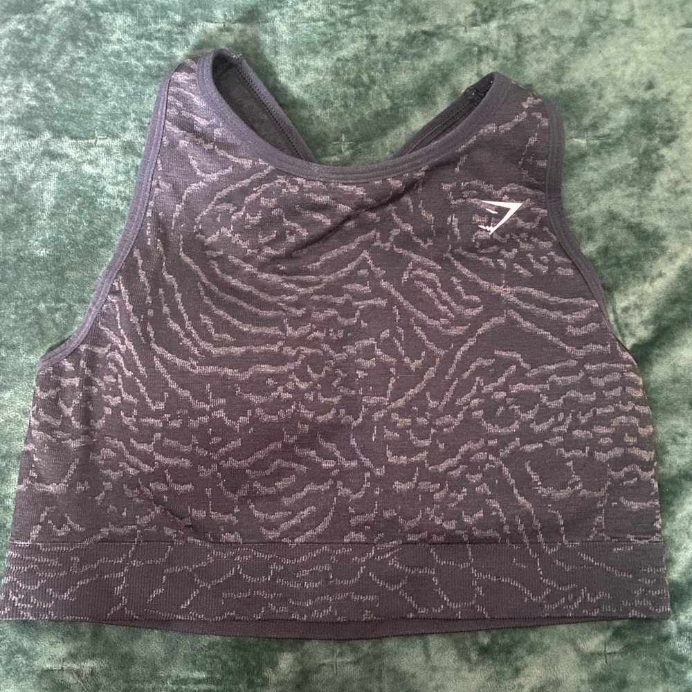 Gymshark top size L
